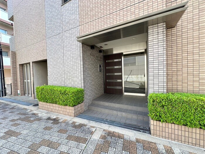 物件外観写真4　(エントランス部分)
