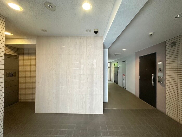 物件外観写真5　(エントランス部分)