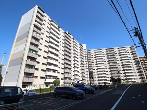 千里山田西団地A－１１棟外観写真
