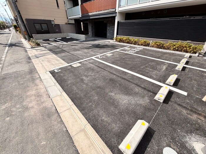物件外観写真3　(駐車場)
