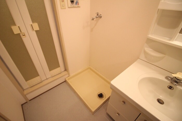 物件内観写真14　(洗濯機置場)