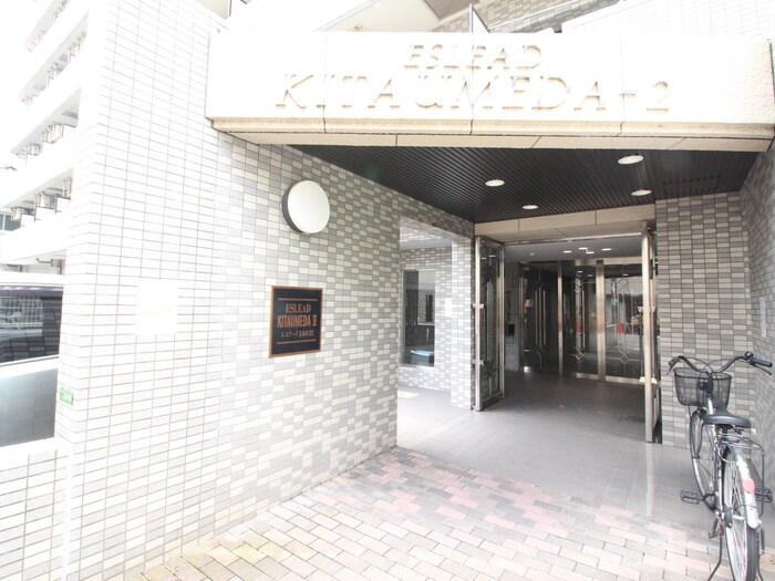 物件外観写真2　(エントランス部分)