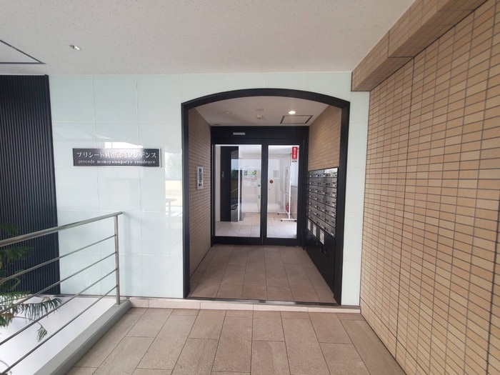 物件外観写真4　(エントランス部分)