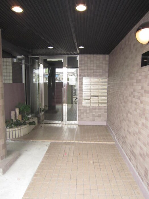 物件外観写真4　(エントランス部分)