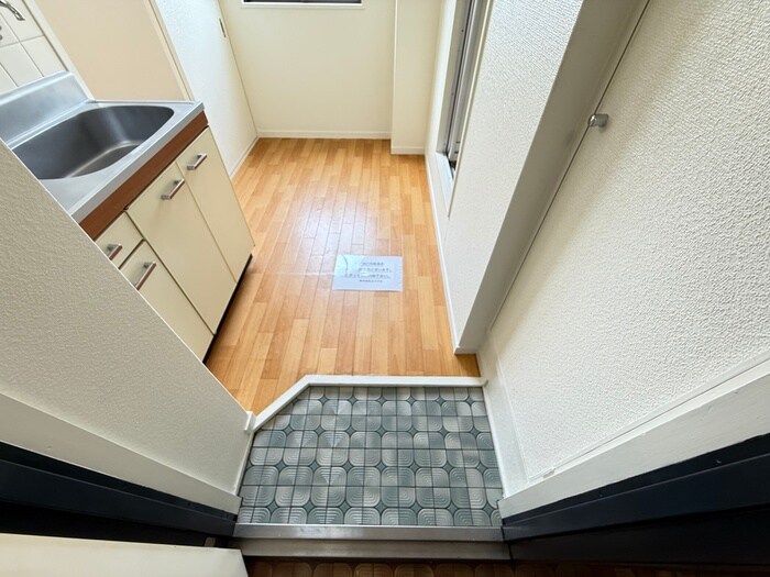 物件内観写真13　(玄関)