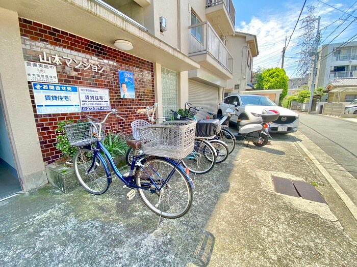 物件外観写真4　(駐輪場)