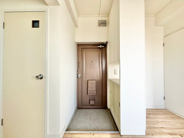 物件内観写真17　(玄関)