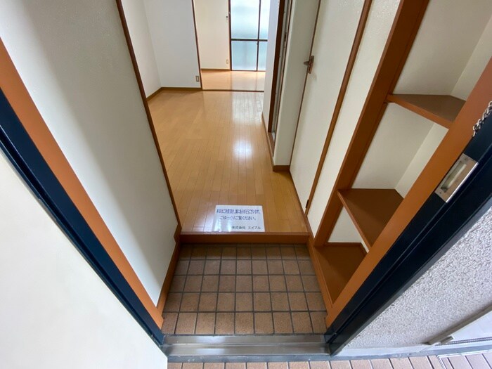 物件内観写真12　(玄関)