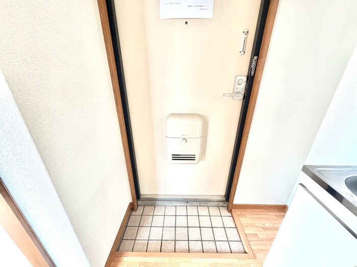 物件内観写真12　(玄関)