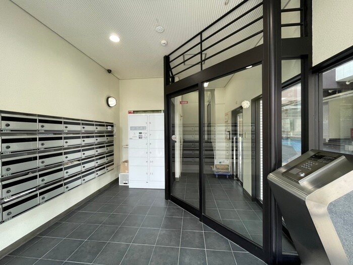 物件外観写真3　(エントランス部分)