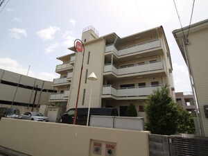 栄町マンション（３０３）外観写真