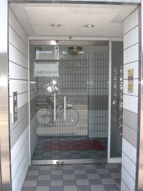 物件外観写真2　(エントランス部分)