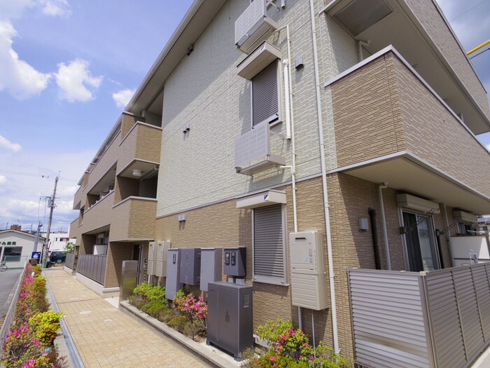 物件外観写真2　(エントランス部分)