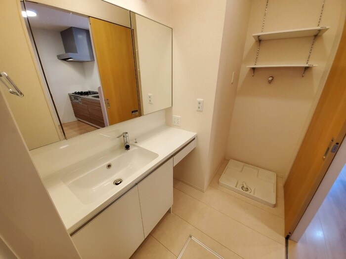 物件内観写真12　(洗濯機置場)