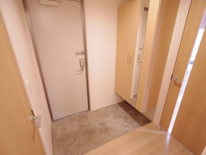 物件内観写真17　(玄関)