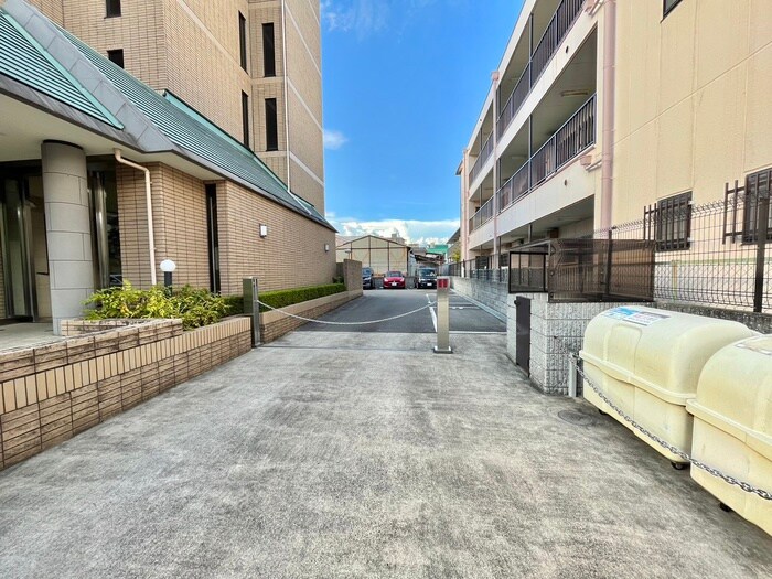 物件外観写真5　(駐車場)