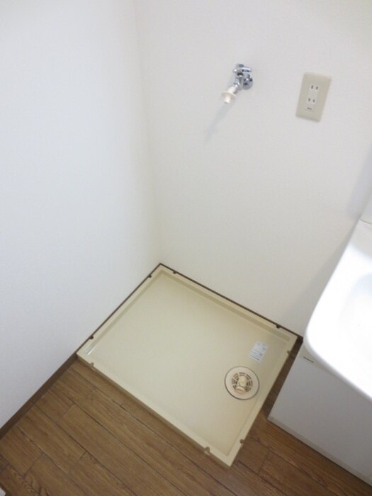 物件内観写真10　(洗濯機置場)