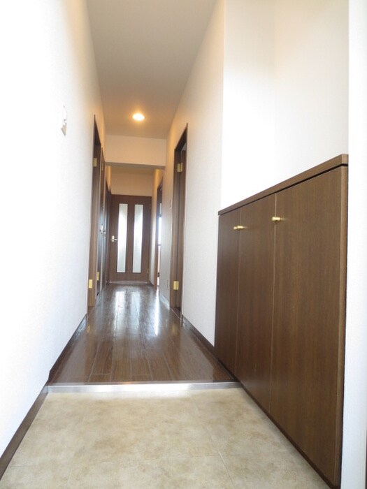 物件内観写真11　(玄関)