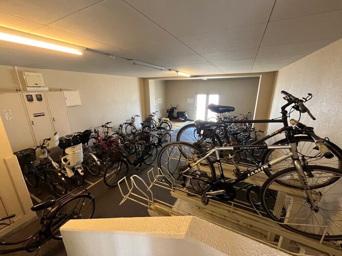 物件外観写真4　(駐輪場)