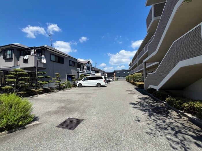 物件外観写真6　(駐車場)