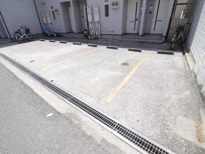 物件外観写真2　(駐車場)