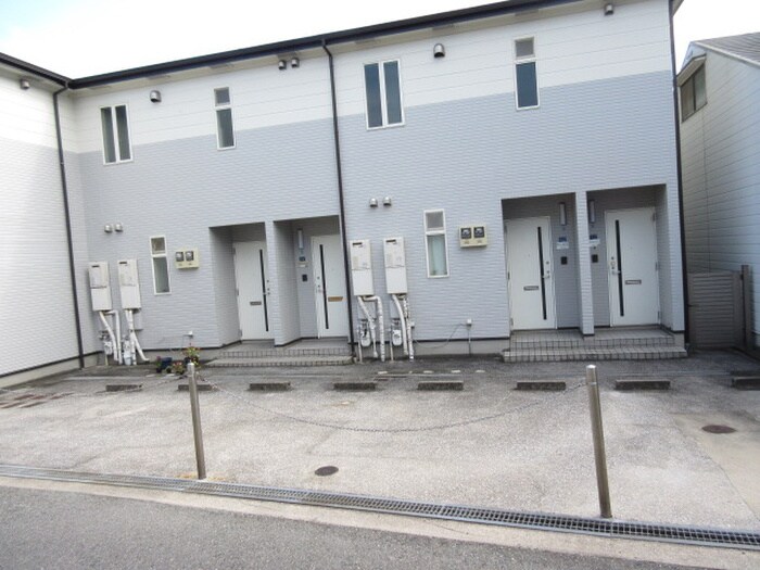 物件外観写真3　(エントランス部分)