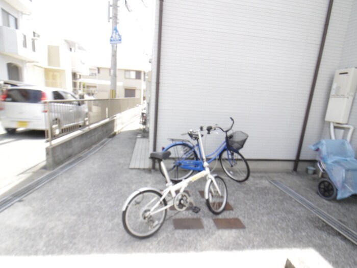 物件外観写真5　(駐輪場)