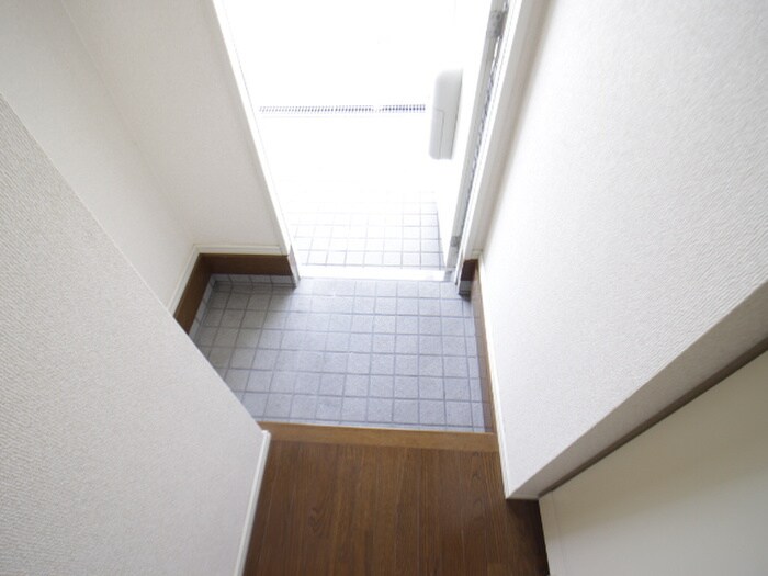 物件内観写真16　(玄関)