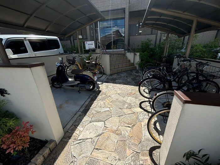 物件外観写真5　(駐輪場)