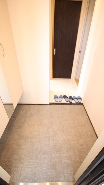 物件内観写真13　(玄関)