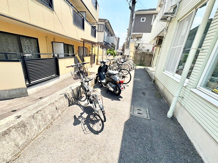 物件外観写真3　(駐輪場)