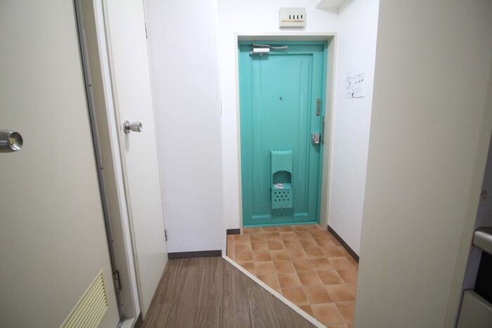 物件内観写真16　(玄関)