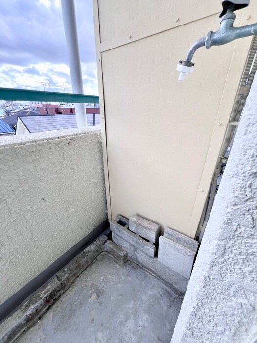 物件内観写真16　(洗濯機置場)