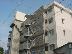 ルミーノ・コーチ外観写真