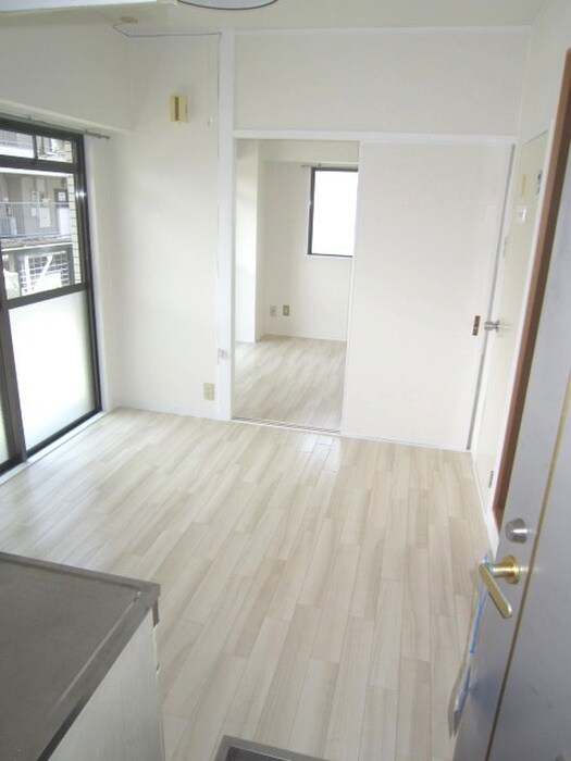 物件内観写真7　(玄関)