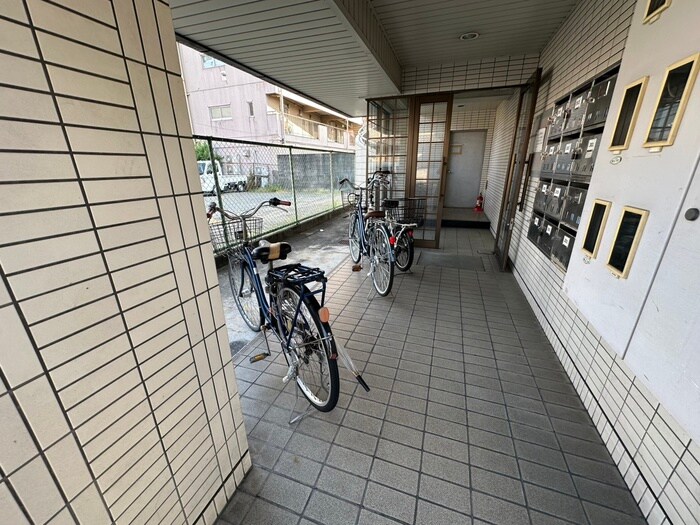 物件外観写真5　(駐輪場)