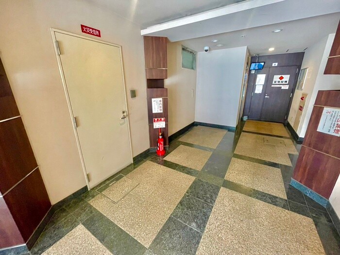 物件外観写真3　(エントランス部分)