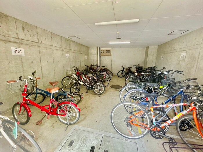 物件外観写真5　(駐輪場)