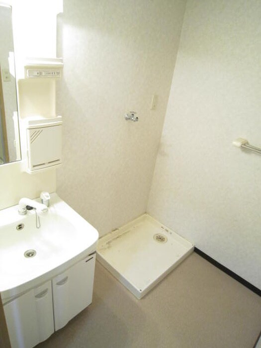 物件内観写真17　(洗濯機置場)