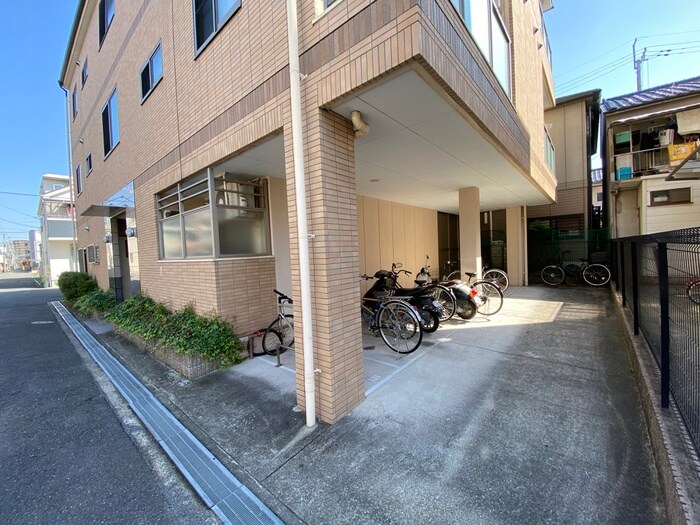 物件外観写真5　(駐輪場)