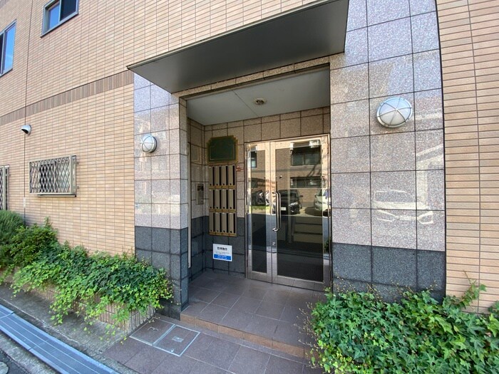 物件外観写真6　(エントランス部分)