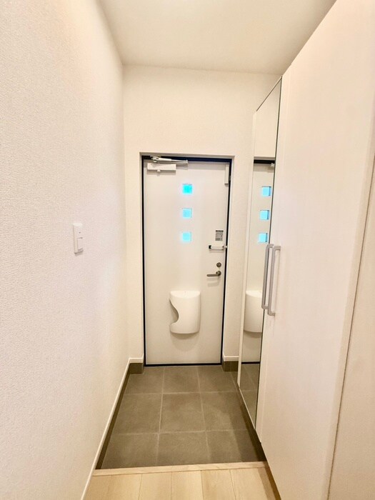 物件内観写真17　(玄関)