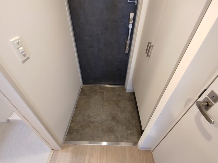 物件内観写真12　(玄関)