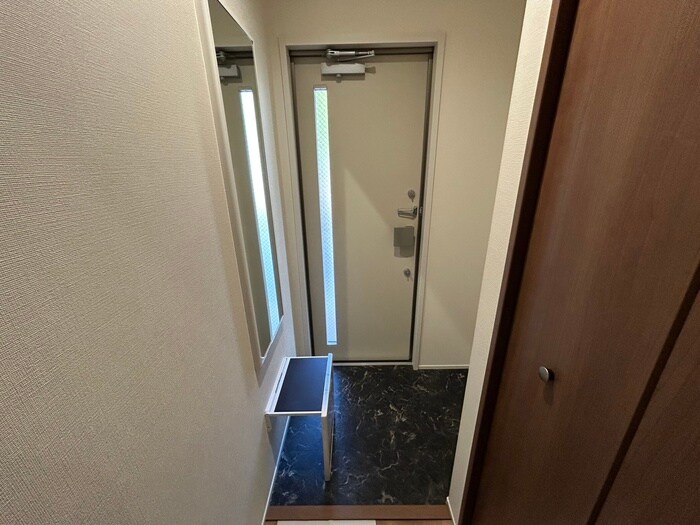 物件内観写真16　(玄関)