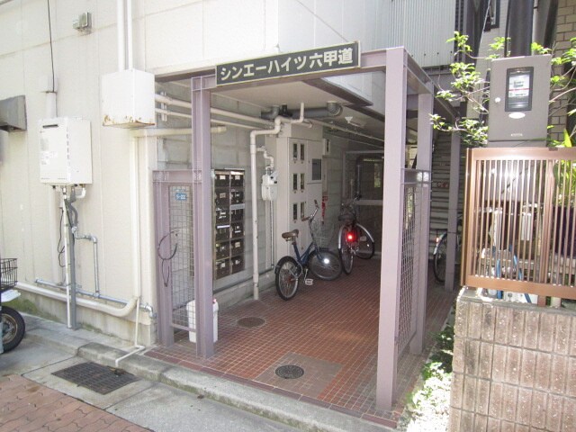 物件外観写真2　(エントランス部分)