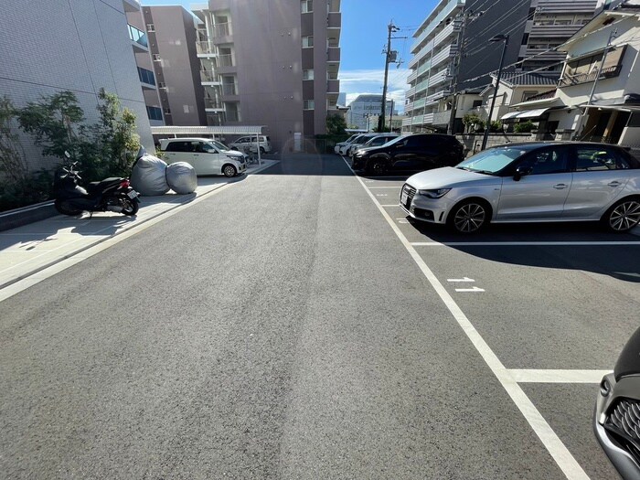 物件外観写真3　(駐車場)