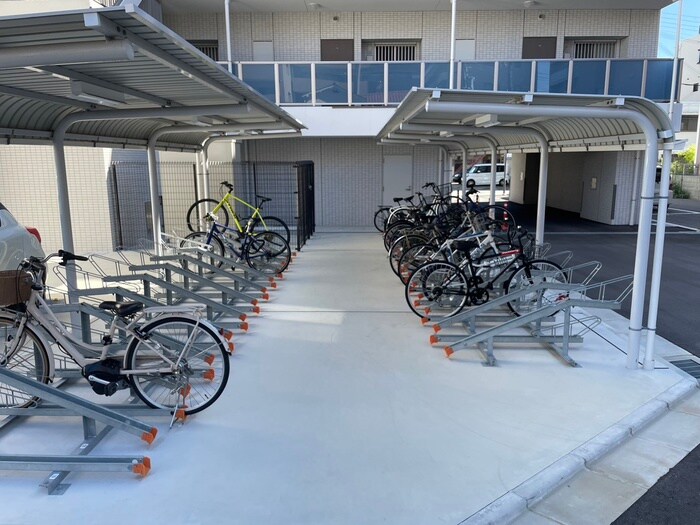 物件外観写真5　(駐輪場)