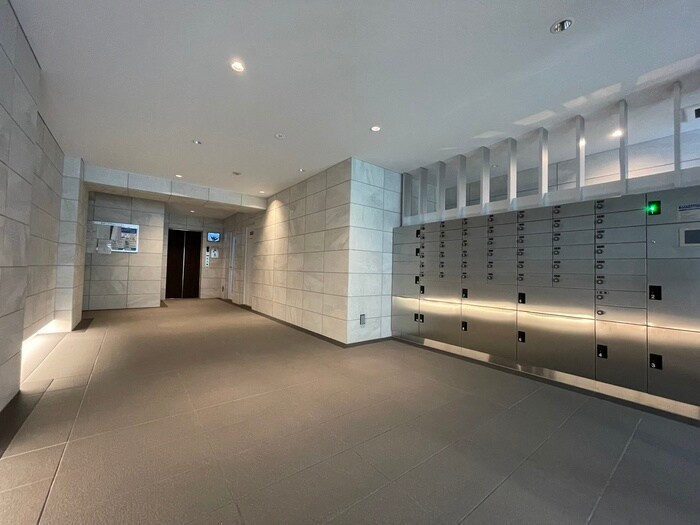 物件外観写真6　(エントランス部分)