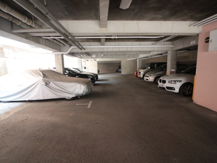 物件外観写真6　(エントランス部分)