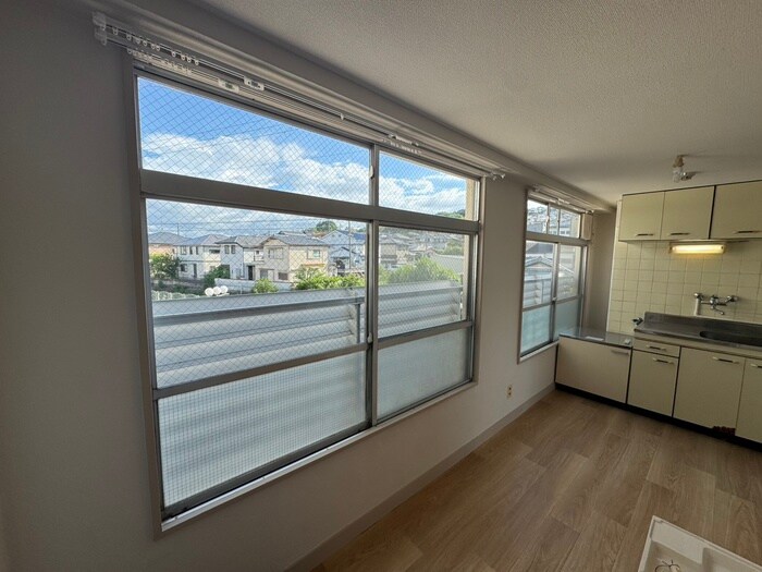 物件内観写真2　(居室)